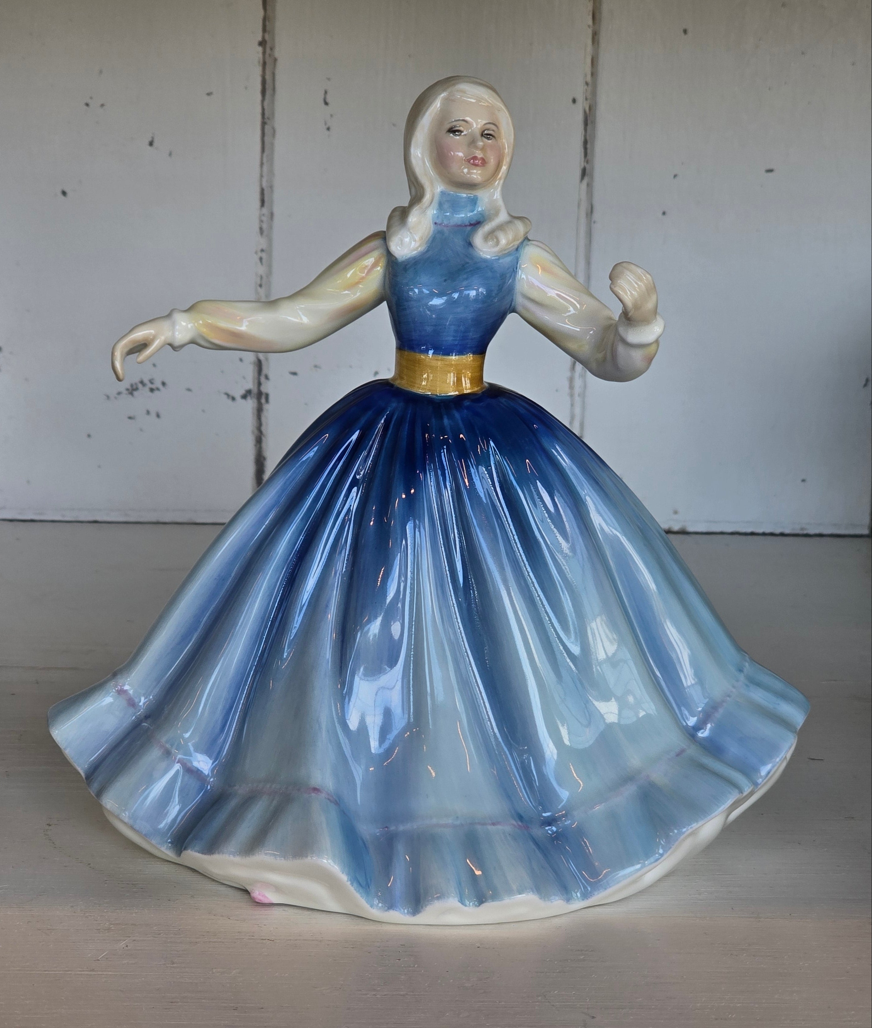 Vintage Royal Doulton Figurine - Jennifer HN 2392
