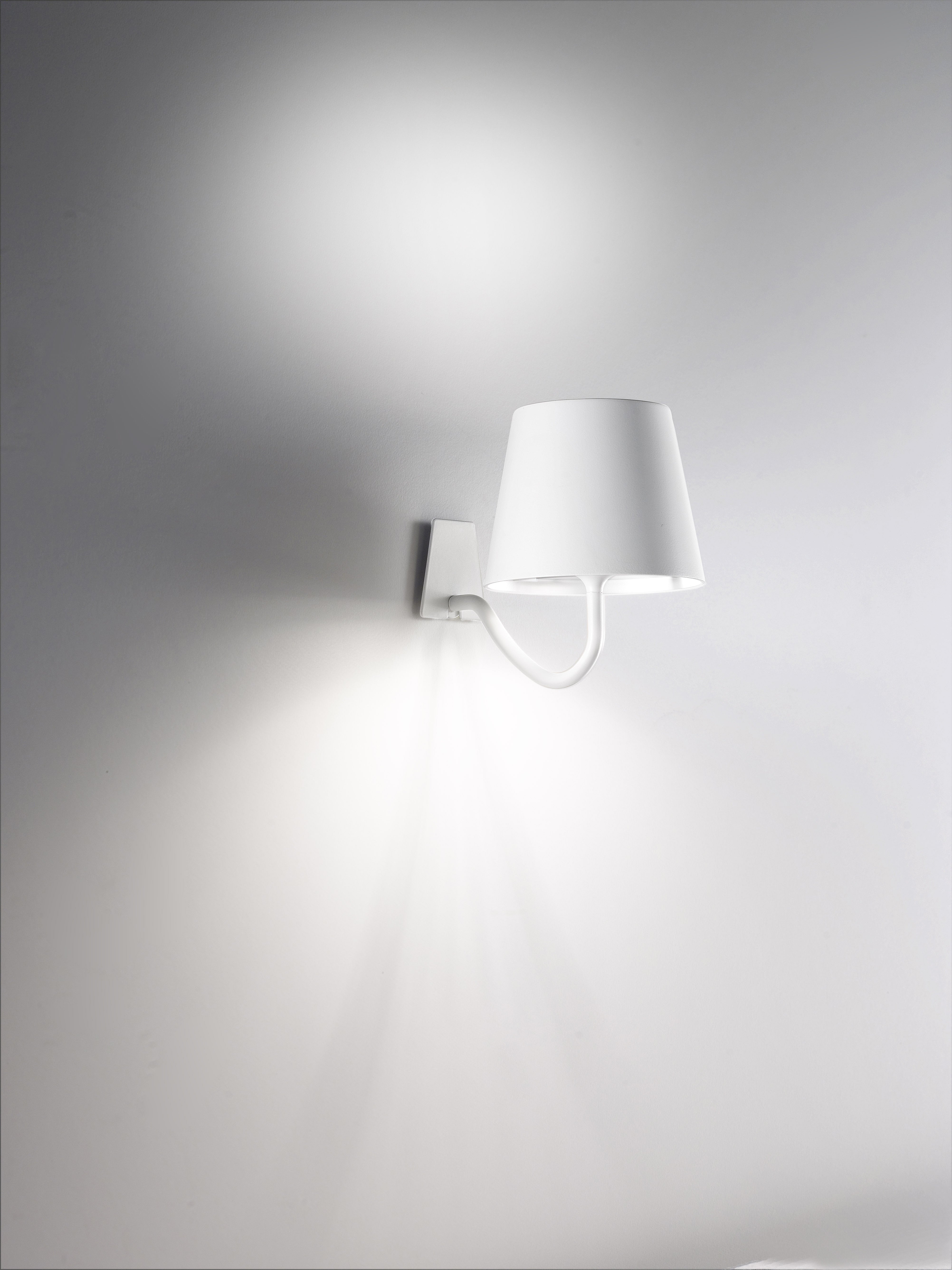 POLDINA PARETE Wall Lamp