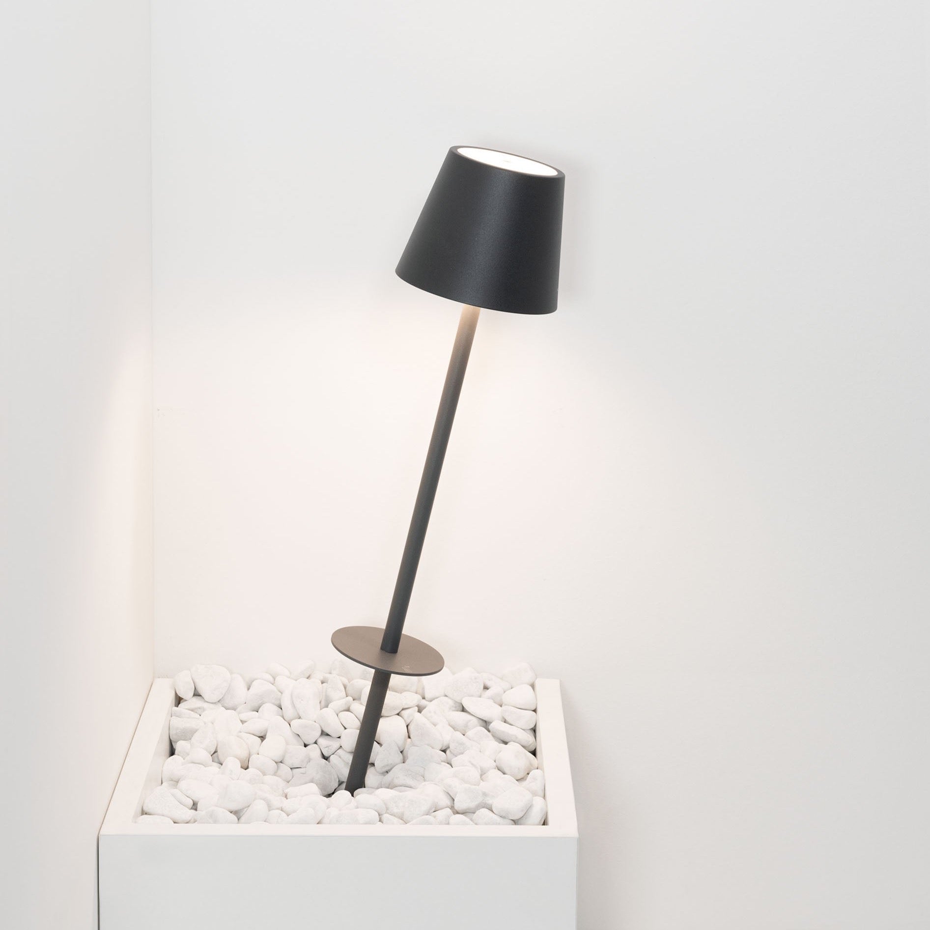 POLDINA PICCHETTO Portable Lamp with stem